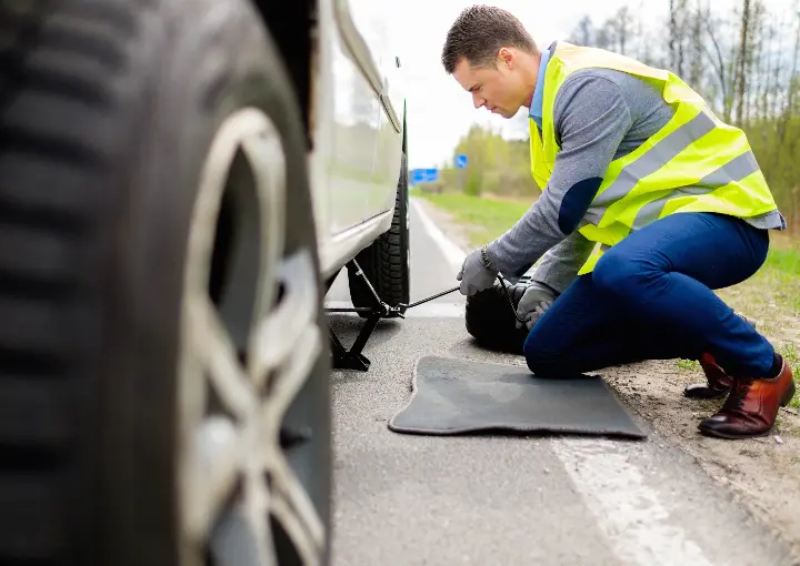 Flat Tire Change in Dallas, TX by Towvana